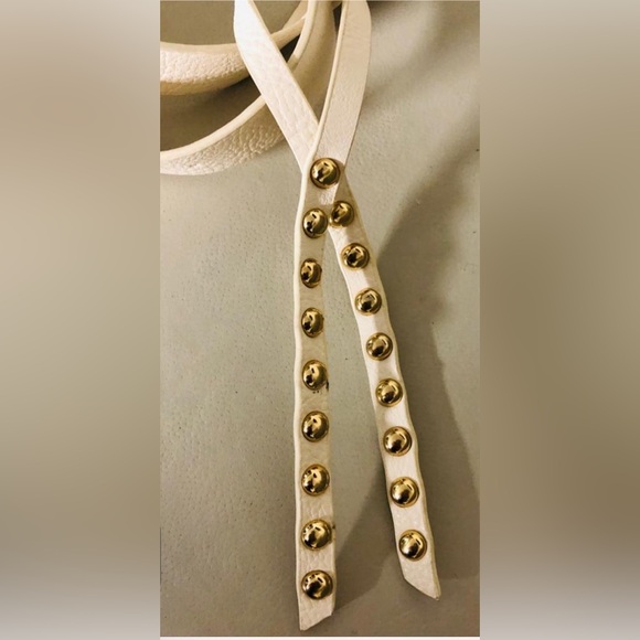 Charming Charlie Crossbody Purse Ivory magnetic zipp closure metallic embellishe - Picture 13 of 15